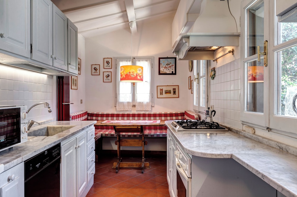 Farinata Apartment by Mamo Florence