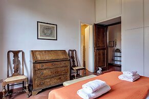 Farinata Apartment by Mamo Florence