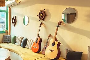 Hostel De Offlanders Rishikesh • Stay • Connect • Explore