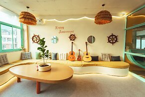 Hostel De Offlanders Rishikesh • Stay • Connect • Explore