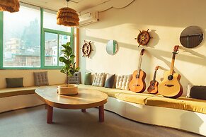 Hostel De Offlanders Rishikesh • Stay • Connect • Explore
