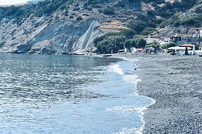 Armonia Seaview Suites