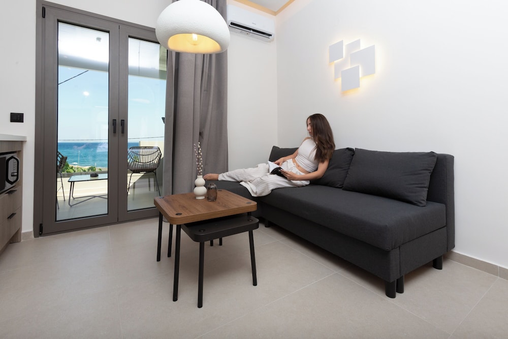Armonia Seaview Suites