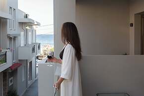 Armonia Seaview Suites