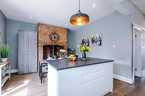 16 Hayfield Road