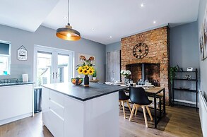 16 Hayfield Road