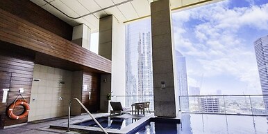 LUX The Bonnington JLT Suite