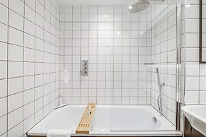 1 Bed Flat - Sleeps 3 - Parking