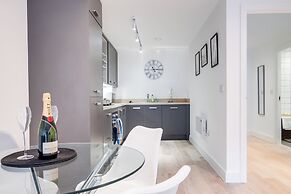 1 Bed Flat - Sleeps 3 - Parking