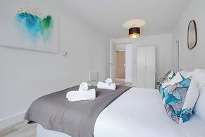 1 Bed Flat - Sleeps 3 - Parking