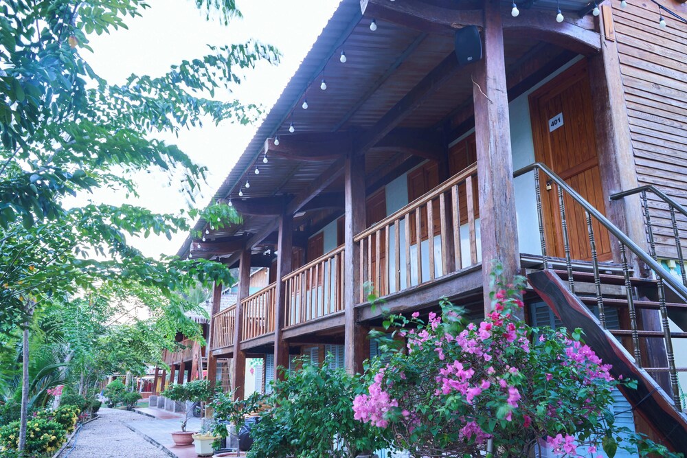 Bau Trang U&ME Glamping Resort