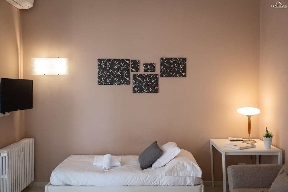 Rental in Rome Casa de Leyva Apartment
