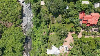 The Hidden Valley Lodge