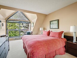 Glacier Suite at Snowberry
