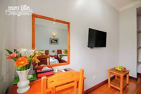 Domnak Soksan Boutique