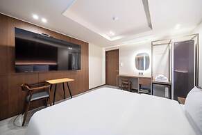 RAMPART HOTEL