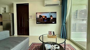 6-20 - 2 Bdr Condo With Balcony and Shared Pool