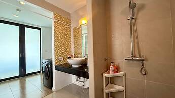 6-20 - 2 Bdr Condo With Balcony and Shared Pool