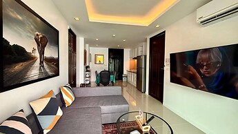 6-20 - 2 Bdr Condo With Balcony and Shared Pool