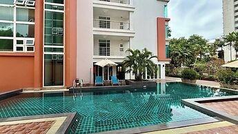 6-20 - 2 Bdr Condo With Balcony and Shared Pool