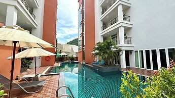 6-20 - 2 Bdr Condo With Balcony and Shared Pool