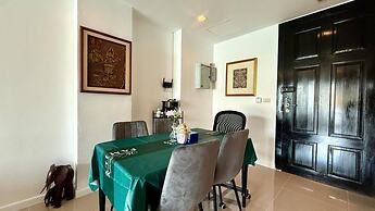 6-20 - 2 Bdr Condo With Balcony and Shared Pool