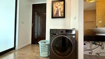 6-20 - 2 Bdr Condo With Balcony and Shared Pool