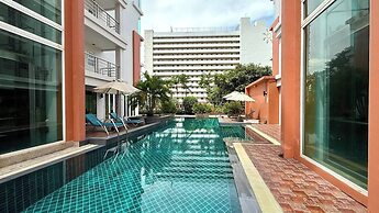 6-20 - 2 Bdr Condo With Balcony and Shared Pool