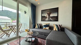 6-20 - 2 Bdr Condo With Balcony and Shared Pool
