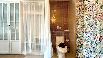 6-20 - 2 Bdr Condo With Balcony and Shared Pool