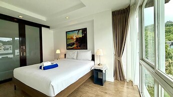 6-20 - 2 Bdr Condo With Balcony and Shared Pool