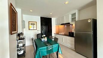 6-20 - 2 Bdr Condo With Balcony and Shared Pool