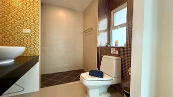 6-20 - 2 Bdr Condo With Balcony and Shared Pool