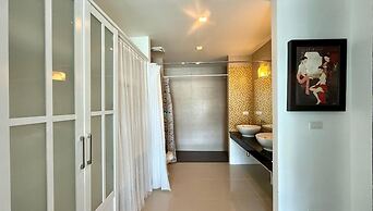 6-20 - 2 Bdr Condo With Balcony and Shared Pool