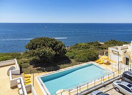 Coastal Holiday Home With Shared Pool