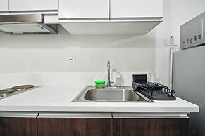 Room-makati Penthouse Studio With City V