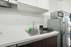 Room-makati Penthouse Studio With City V