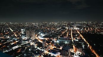 Room-makati Penthouse Studio With City V