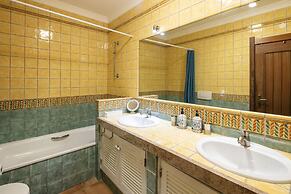 Charming Apartment in Benagil With Pool