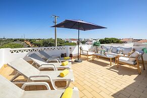 Charming Apartment in Benagil With Pool