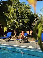 Eljuneina Villas