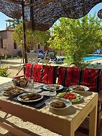 Eljuneina Villas