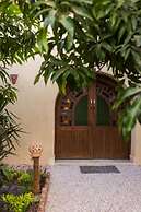 Eljuneina Villas