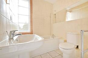 Brondesbury Apartment
