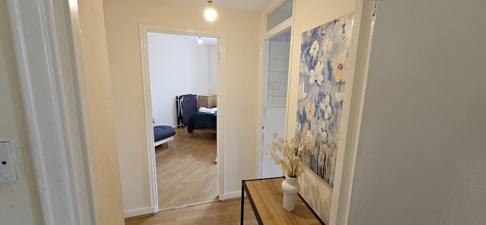 Brondesbury Apartment