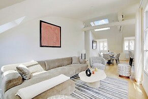 Apt a/c 3br/6p - Saint-lazare/les Champs Elysee