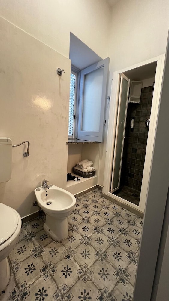 LO NARDO ACCOMMODATION