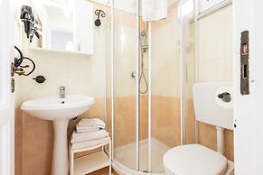 LO NARDO ACCOMMODATION