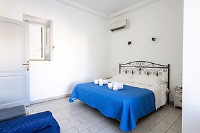 LO NARDO ACCOMMODATION