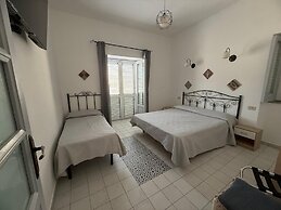 LO NARDO ACCOMMODATION